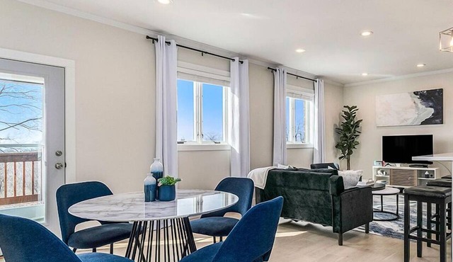Beach & Wine Retreat: Close to Lake Michigan Dunes
