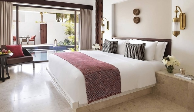 Beachfront Accommodations! Outdoor Pool, Spa Center, Complimentary Parking!