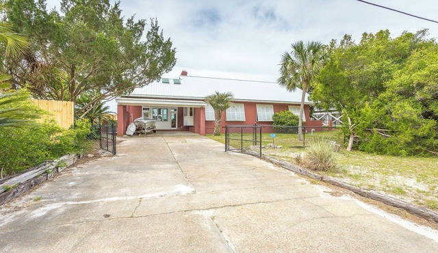 Beachfront Beauty | Pet-Friendly + Wide Open Shores