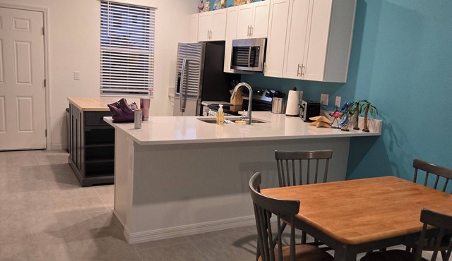 Beautiful 2-bedroom townhome in Sarasota with WiFi, AC, & two pools.