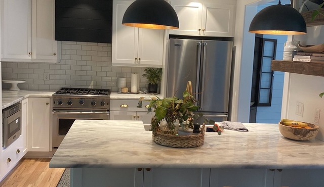 Beautiful Coastal House (4Bdrm/3Bath) in the Old Village! Close to everything!