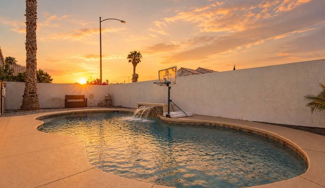 Beautiful Family-Friendly Vegas Home with WiFi and Pool