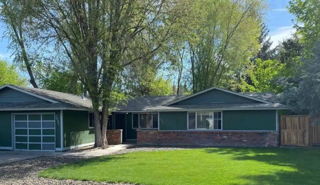 Best Value in NW Boise- large backyard, fire pit, 10 min to downtown