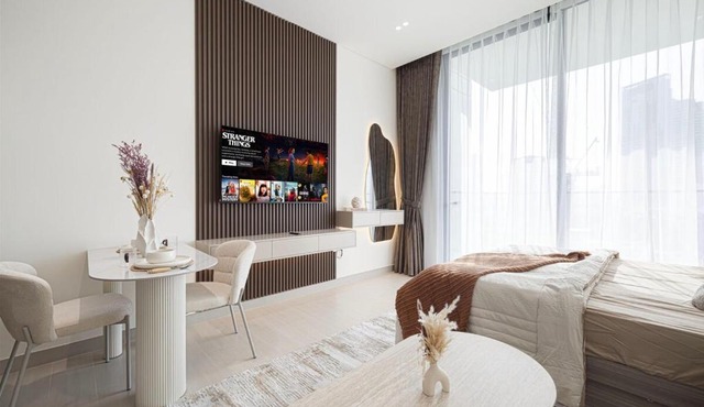 Binghatti Phoenix - Luxury & Modern Studio - Pool & Gym - Free Parking - JVC
