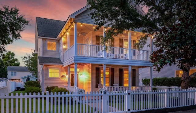 Bluffton 3BR Home w/Hot Tub & Fire Pit Near Old Town, Family-Friendly