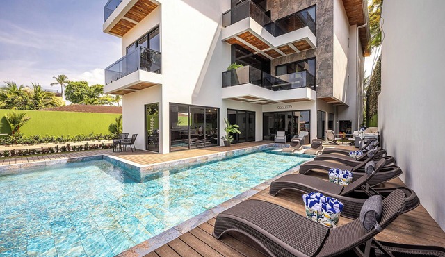Brand New Luxury Spacious 12 Bedroom Ocean Front Luxury Villa South Jaco.