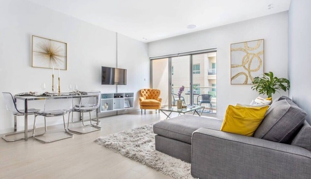 Bright 1BR Apt in The Greens w/Community Views!