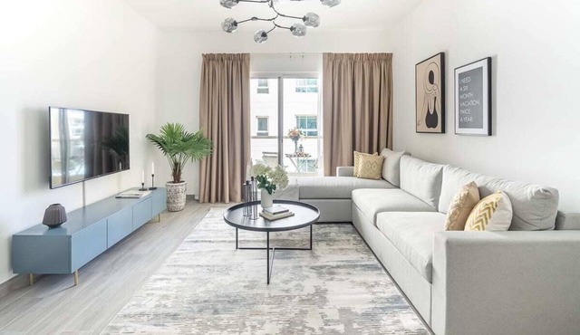 Bright and Stylish 1BR in The Greens!