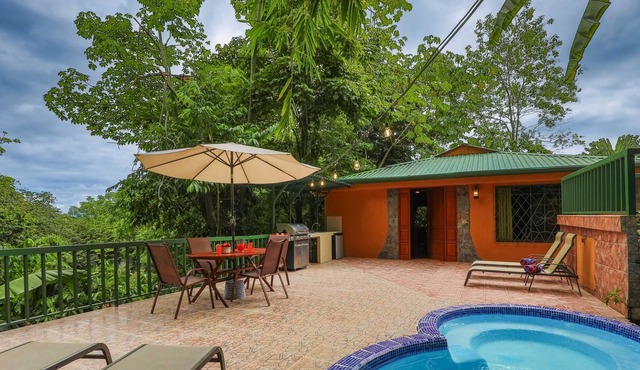 Casa Macaw Jungle Cabin w/ Private pool & Wifi and AC
