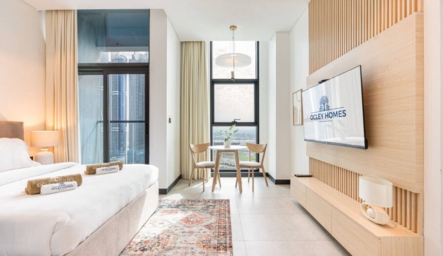 Central Modern Studio w/Floor to Ceiling Windows