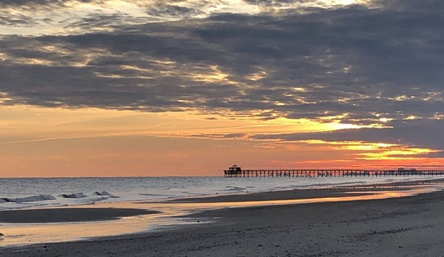 Cherry Grove Waterfront Guesthouse, Pet-Friendly, Steps To Beach