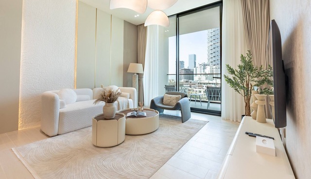 Chic 1BR Next to a Community Park,Just a Few Minutes Drive from Cricket Stadium