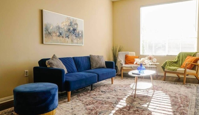 Cozy 2-BR Home 10min to Disneyland (Pool+Hot Tub+GYM)