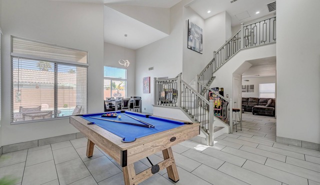 Cozy 5-Bedroom Oasis Near the Strip: Arcades, Pool, and BBQ Haven!