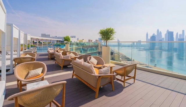 Cozy hotel room in palm jumeirah with beach, WiFi in superb Dubai