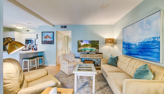 Cozy Island Home with Balcony and W/D