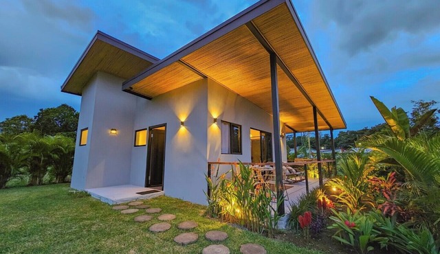 Cozy villa with Jacuzzi and Ice bath, min from La Fortuna's main park.