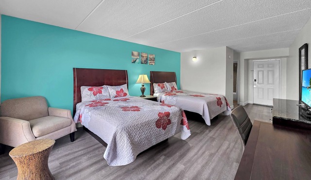 Crystal Palace Resort - Comfort Queen