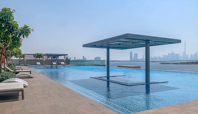 Deluxe 3BR w/Harbour Views & Private Rooftop!