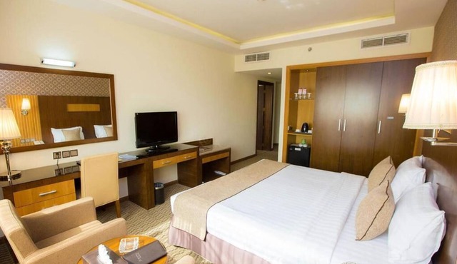 Deluxe Room Near Tudomart By Luxury Bookings AC