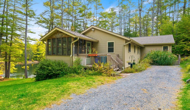 Dog-friendly riverfront house on 3 acres with private dock & deck - near skiing