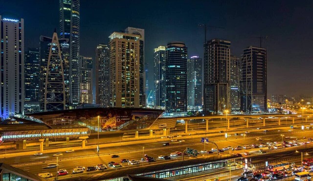 Dubai Marina Luxury 2BR w/Pool, Gym & Near JBR Beach, Metro