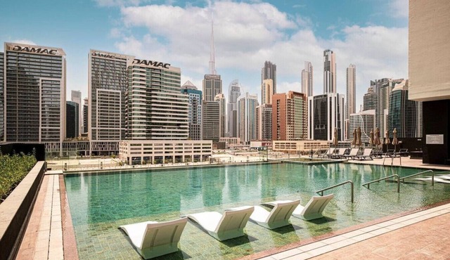 Elegant 2BR Apt in Business Bay w/Huge Balcony
