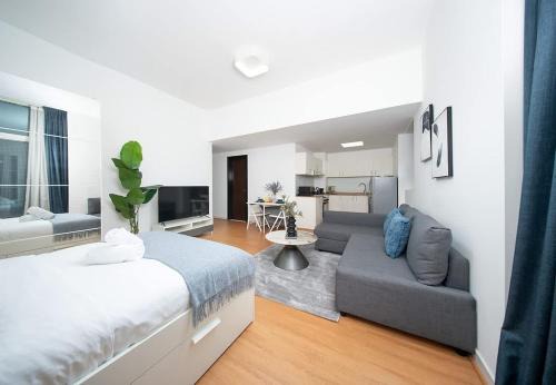 Elegant Studio at Arabian Gate - Dubai Silicon Oasis, with Pool & Free Parking