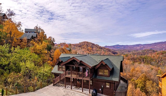 Enormous Group Cabin with Jacuzzi, Game Room and Stunning Views in Sevierville, Tennessee