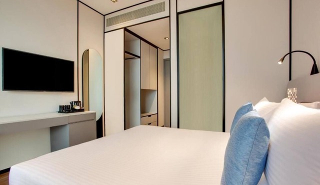 Executive Suite Near Nostalgia Cafe By Luxury Bookings
