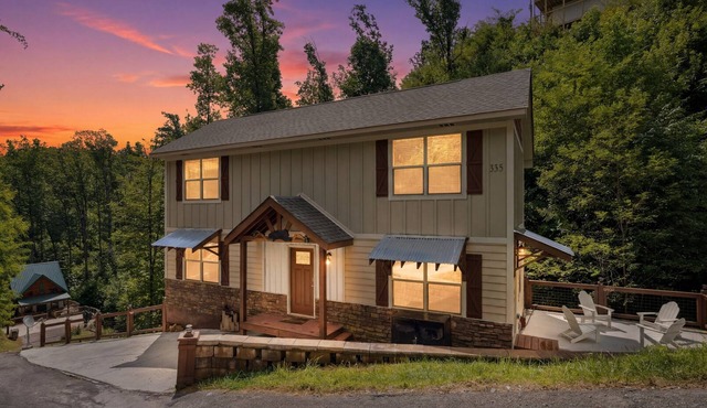 Falling Brook – Cozy Creekside Cabin with Hot Tub, Game Loft & Dog-Friendly Comfort