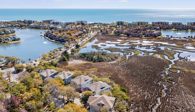 Family-friendly Oceanside Villa. Beach, bike, golf, tennis, fish & pool. Dog ok!