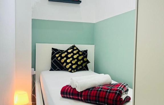 Flexible Small Partition Room Near MOE