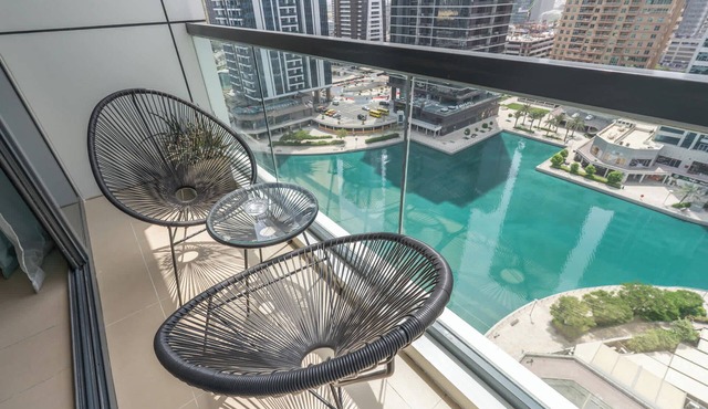 Free housekeeping visits during your stay - StayShort - Modern 1 Bedroom in JLT Sleeps 2 with Lake Views