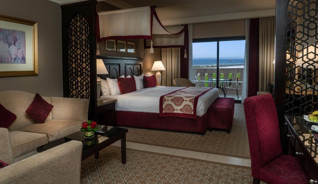 Gorgeous Contemporary Beachside Room w/Ocean View – Nature & Comfort Combined
