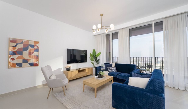 Harbour-View 3BR with AsstRm, Just a Stone’s Throw from Marine Transportation