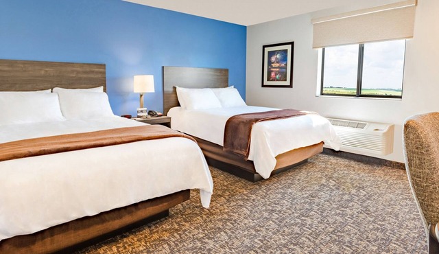Homey Room with Kitchen Near Mandalay Bay Convention Center | Pet-Friendly