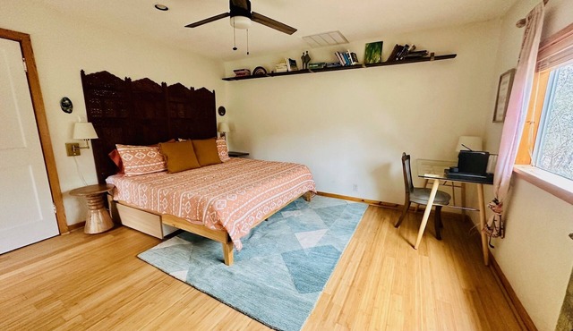 Honey Comb Guest Suite (shared house)
