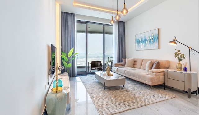 Jacuzzi Balcony with Views, Near Bus Stop – Terraces Marasi Drive