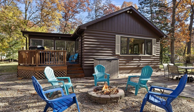 Juniper Presents: Fabulous Vacay Cabin, 2min Walk to Beach+Bikes, Games, Firepit