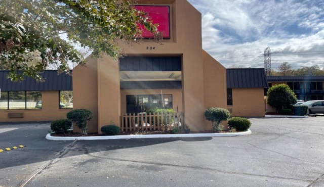 King Bed Smoking|Budget Inn Greenville