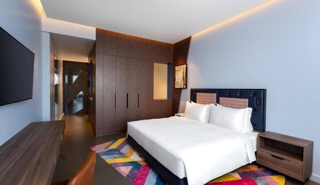 King Room Near Walk From La Mer Beach