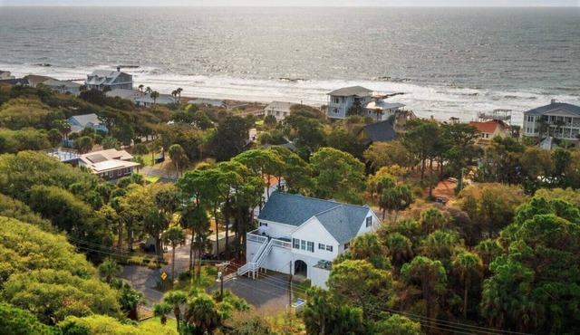 Large Southern Beach Home - Game Room - Short Walk to Beach - Lot of Amenities- Palms II