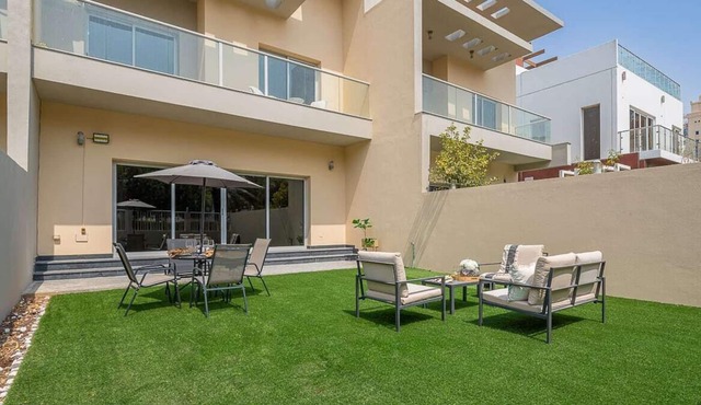 Lavish 3BR Villa with Backyard in JVC - Sleeps 7!