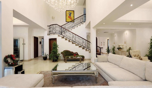 Livbnb-Exquisite 4BR Villa with Maid's Room in Jumeirah Islands Cluster 23