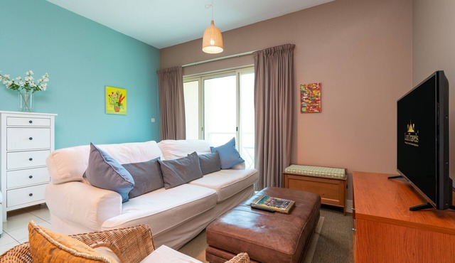 ★Luxe 1BD Apt/Sleeps 4/Parking/Pool/Gym/★