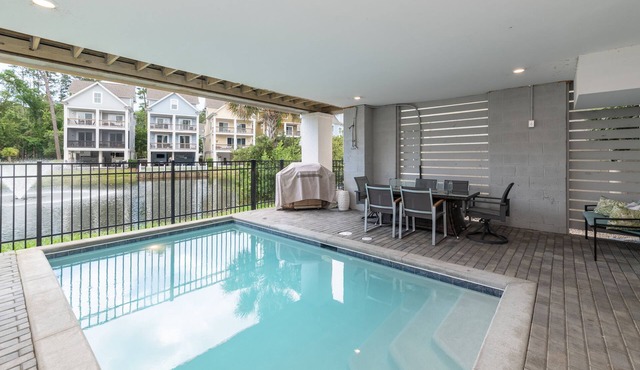 Luxe Family Gem-FREE Heated Pool~Walk to Beach~BBQ