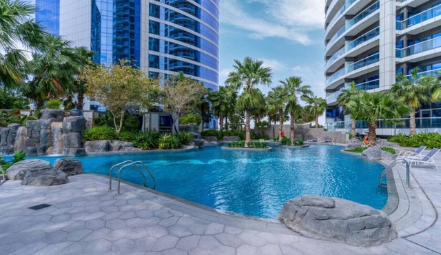 Luxury 1BR with Infinity Pool - Business Bay