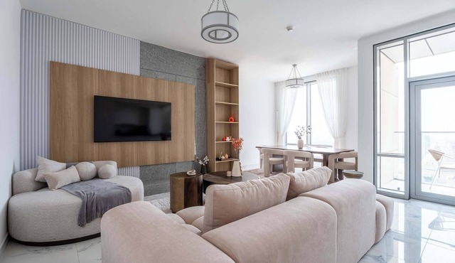 Luxury 2BR with Canal & Pool View Nr Downtown