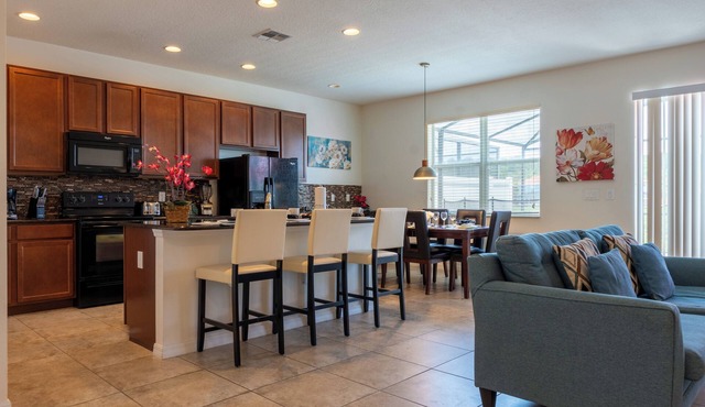 Luxury 4 bedroom 3 bath pool Home 283
